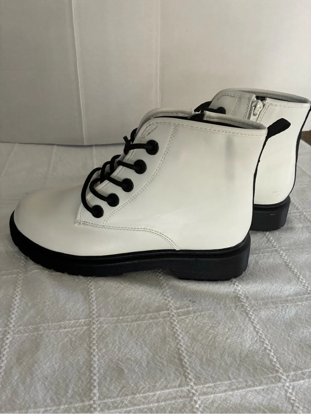 Steve Madden Y2K Shortie Lace Up Lug Sole Side Zip Combat Boot White Size 5